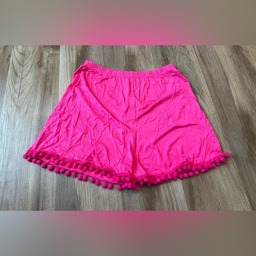 New With Tags Boohoo Pom Pom Flippy Shorts in Vibrant Pink